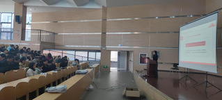 建筑与城市规划学院党委副书记余压芳（主持工作）为学院师生讲党课