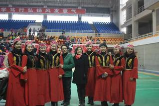 欢庆三八，舞动青春