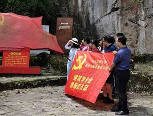 我院建筑学专业教工党支部开展“重走长征路，缅怀革命情”主题党日活动