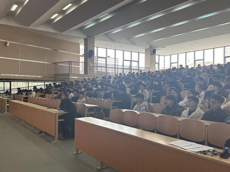 跨界赋能创新路 备赛领航启新程   ——学院举办“双创”大赛专题讲座